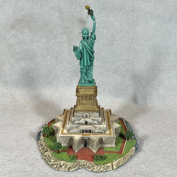 Vtg Harbour Lights Liberty Enlightening the World Statue of Liberty Collectible - Picture 8 of 13